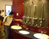 Thị trường thiết bị vệ sinh: Sản phẩm th&acirc;n thiện m&ocirc;i trường l&ecirc;n ng&ocirc;i